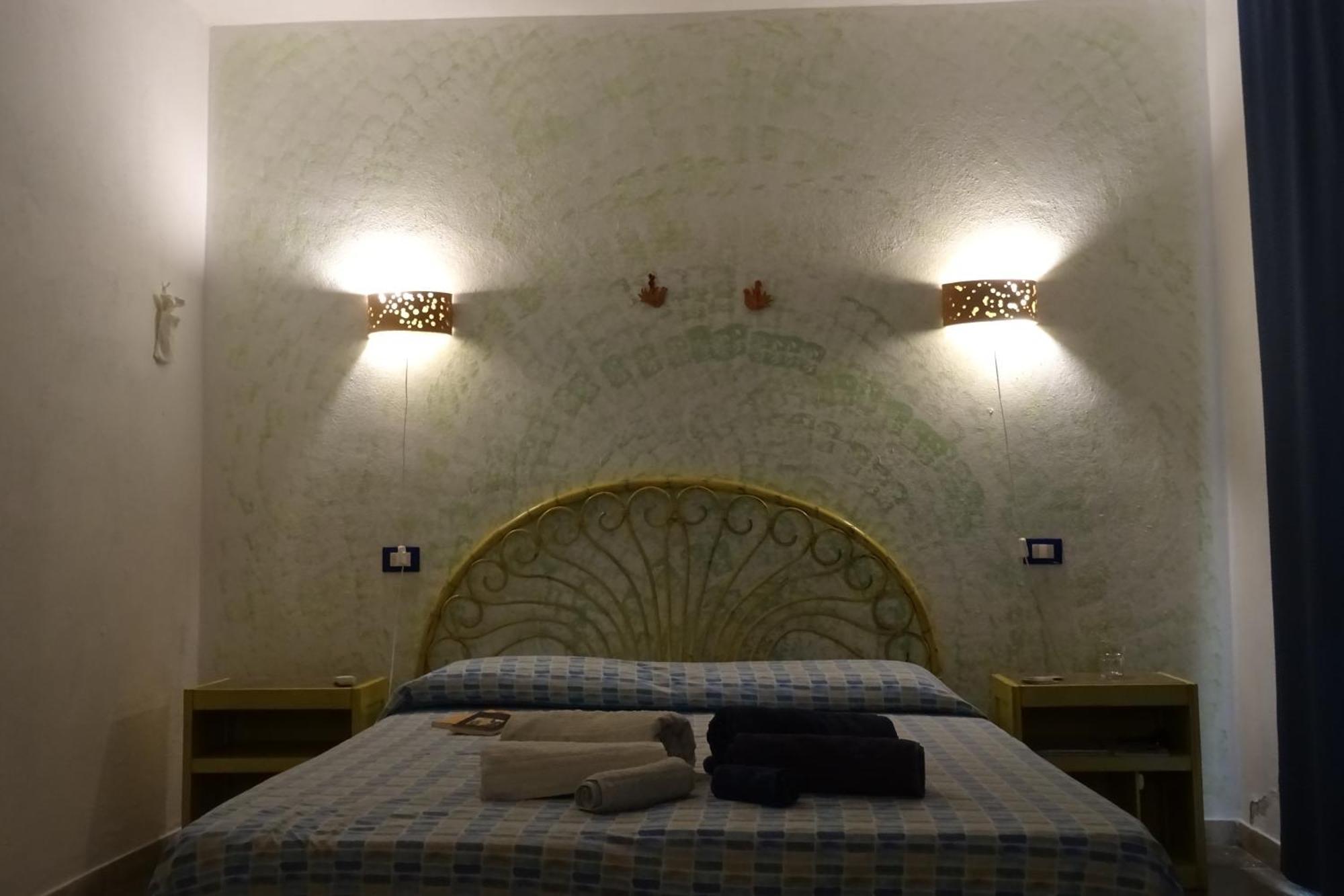 B&B Casa Per Ferie Villaggiocarovana Кастиадас Екстериор снимка