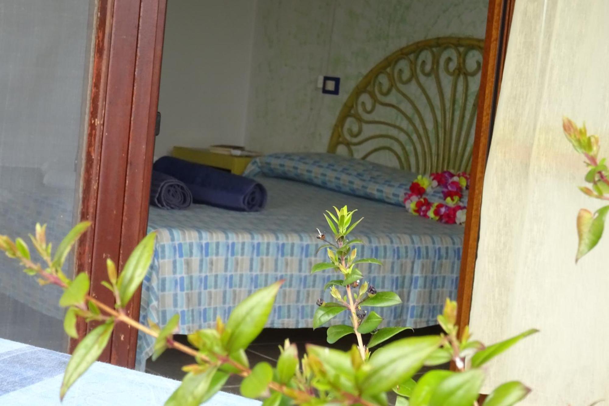 B&B Casa Per Ferie Villaggiocarovana Кастиадас Екстериор снимка
