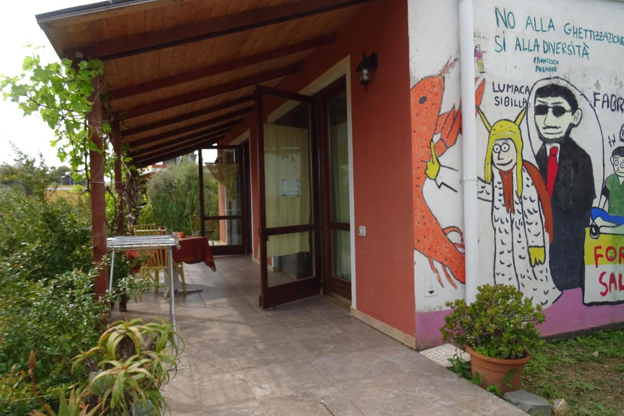 B&B Casa Per Ferie Villaggiocarovana Кастиадас Екстериор снимка