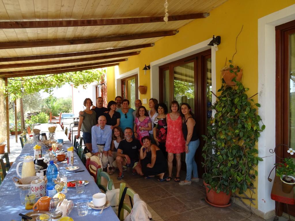 B&B Casa Per Ferie Villaggiocarovana Кастиадас Екстериор снимка