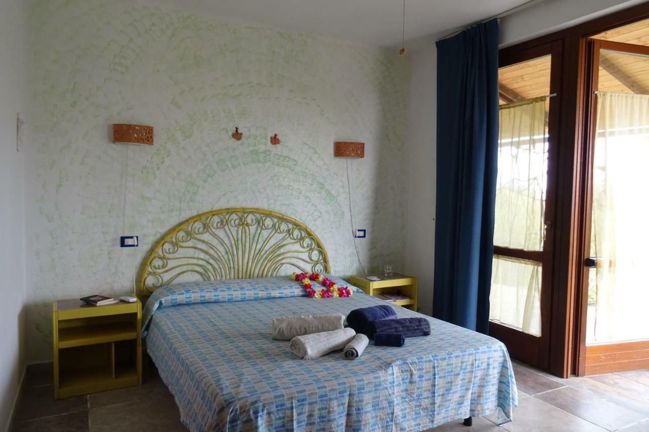 B&B Casa Per Ferie Villaggiocarovana Кастиадас Екстериор снимка