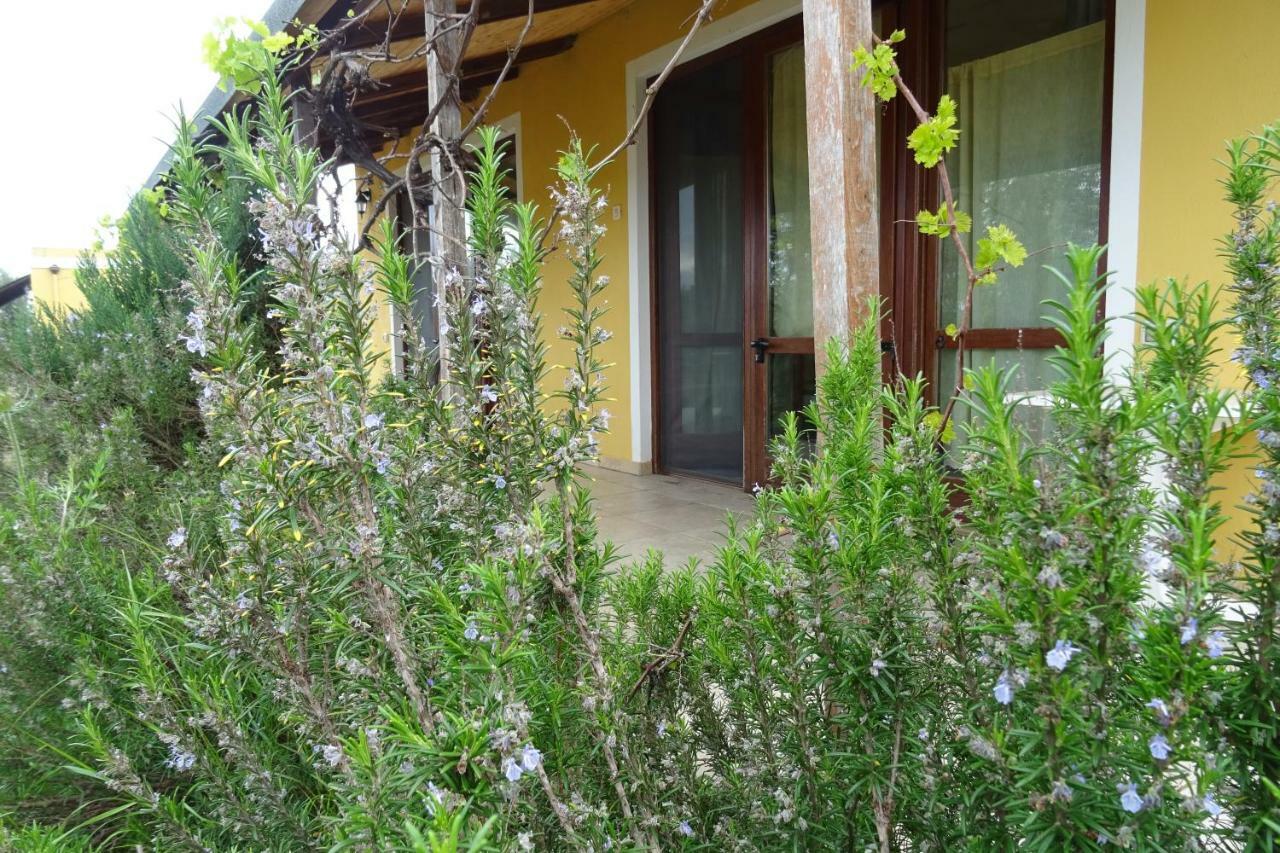 B&B Casa Per Ferie Villaggiocarovana Кастиадас Екстериор снимка