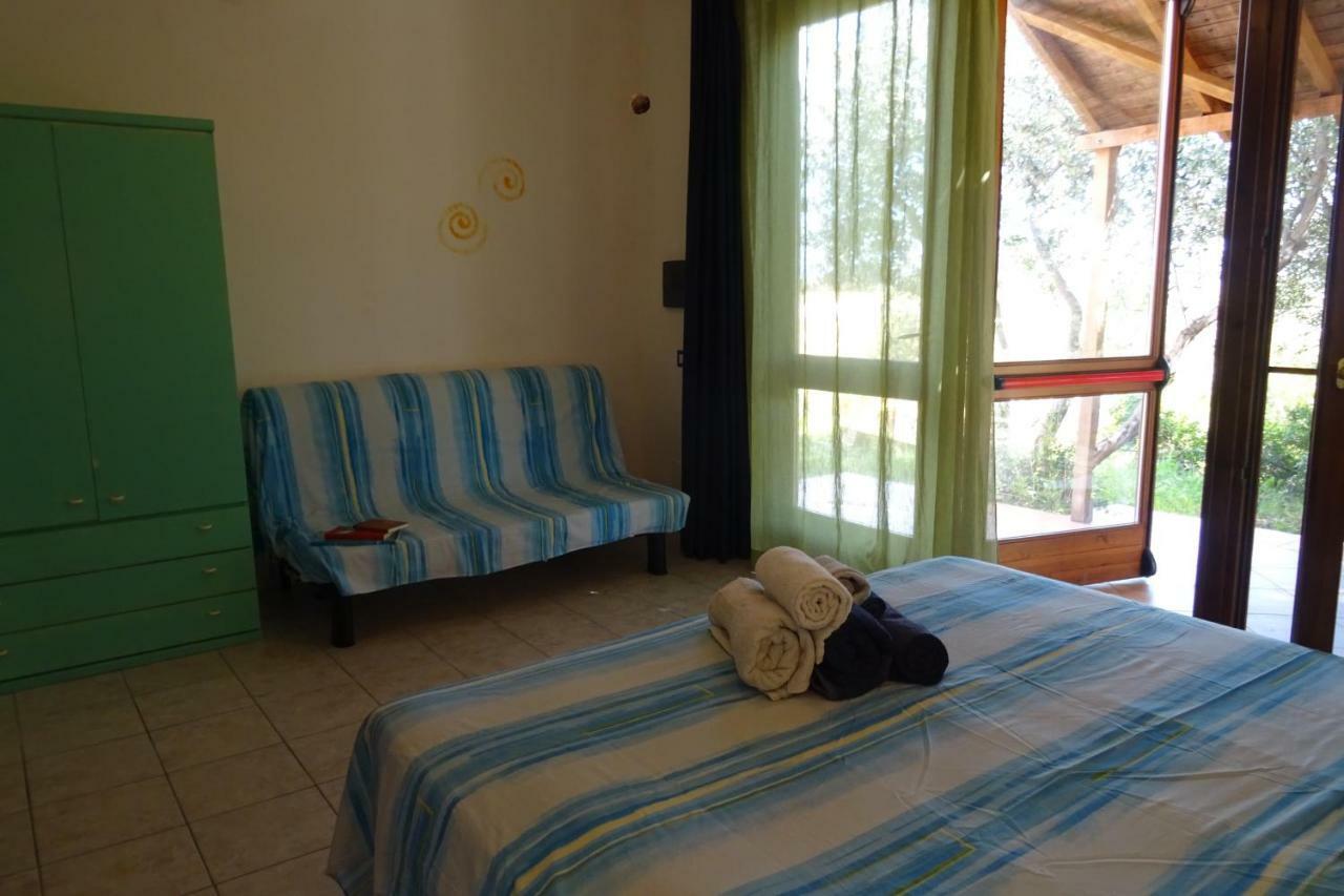 B&B Casa Per Ferie Villaggiocarovana Кастиадас Екстериор снимка