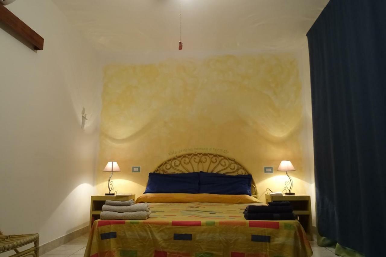 B&B Casa Per Ferie Villaggiocarovana Кастиадас Екстериор снимка