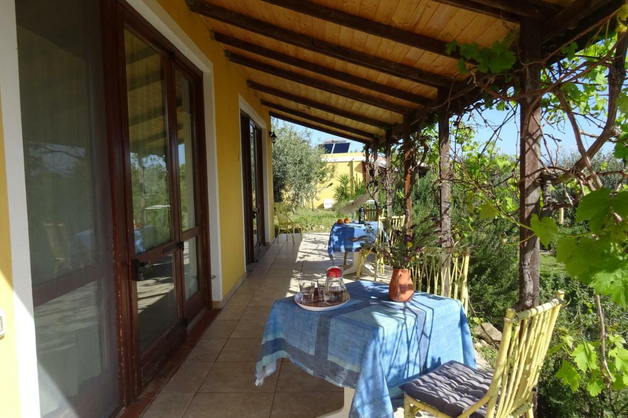 B&B Casa Per Ferie Villaggiocarovana Кастиадас Екстериор снимка